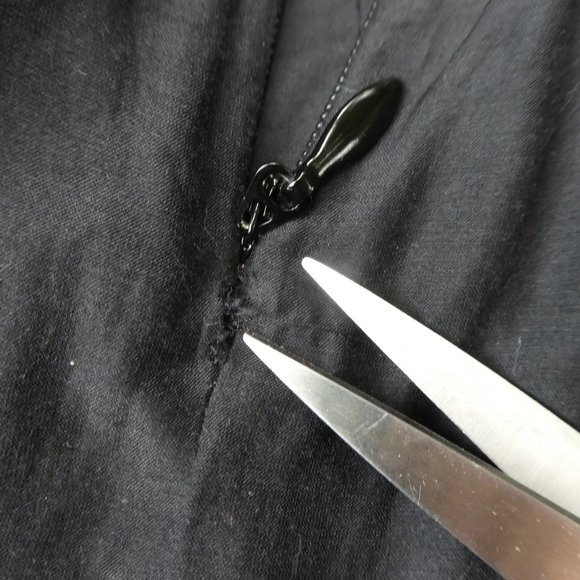 Bebe LBD Dress SiLK Cotton Lace Inset Tiered Ruffles Flutter Sleeves Zip Back 0 - Picture 9 of 9